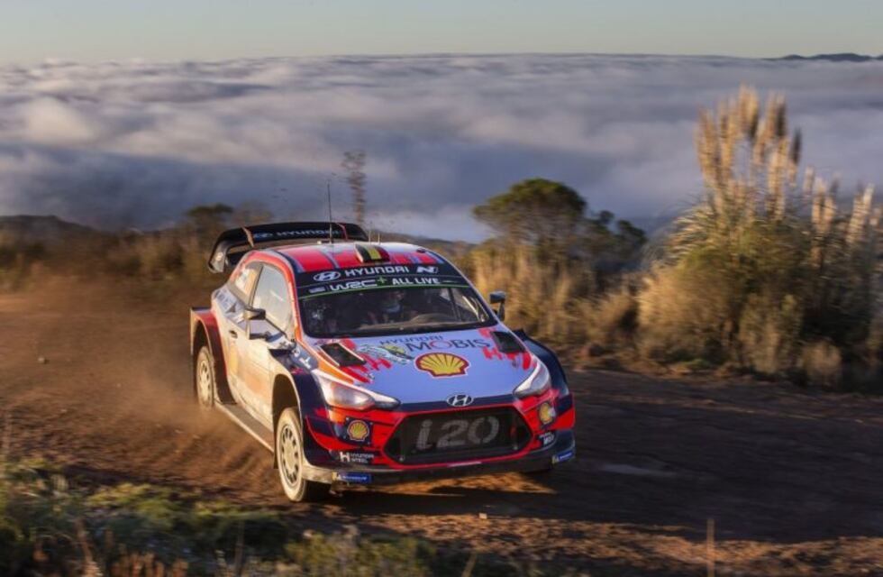 Rally Mundial: Neuville defendió la punta en un sábado a fondo