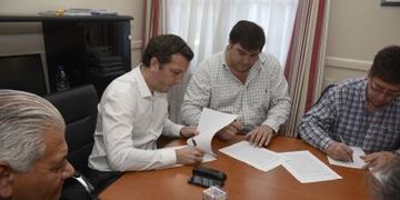Avanza el acuerdo entre el gobierno e YCRT para la compra de energía