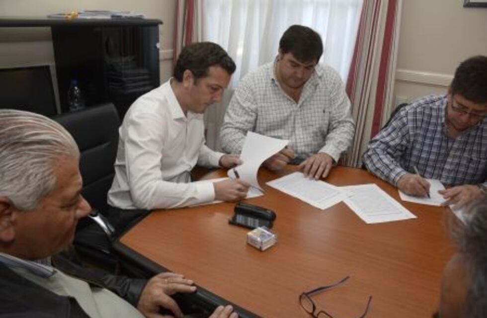 Avanza el acuerdo entre el gobierno e YCRT para la compra de energía