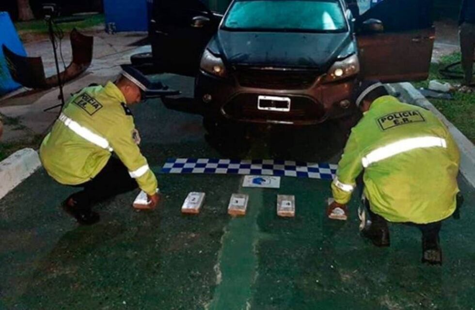 Un auto intentó ingresar a Entre Ríos con un cargamento de cocaína valuado en 20 millones de pesos