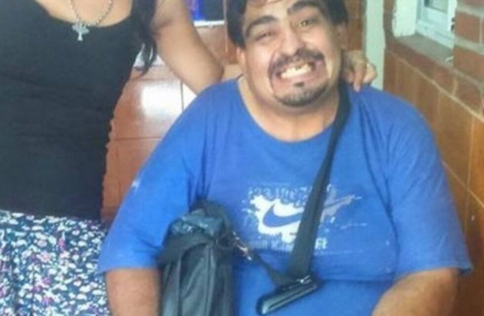 Quién era el hombre que murió luego de la patada de un policía en el pecho