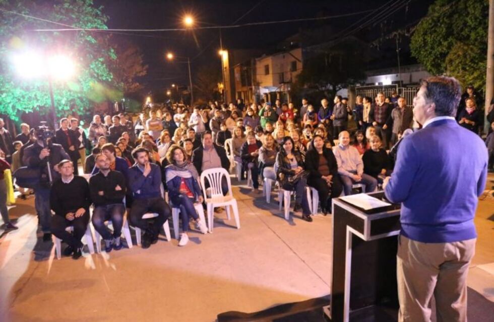 Capitanich habilitó las últimas tres cuadras de pavimento urbano en Villa Progreso