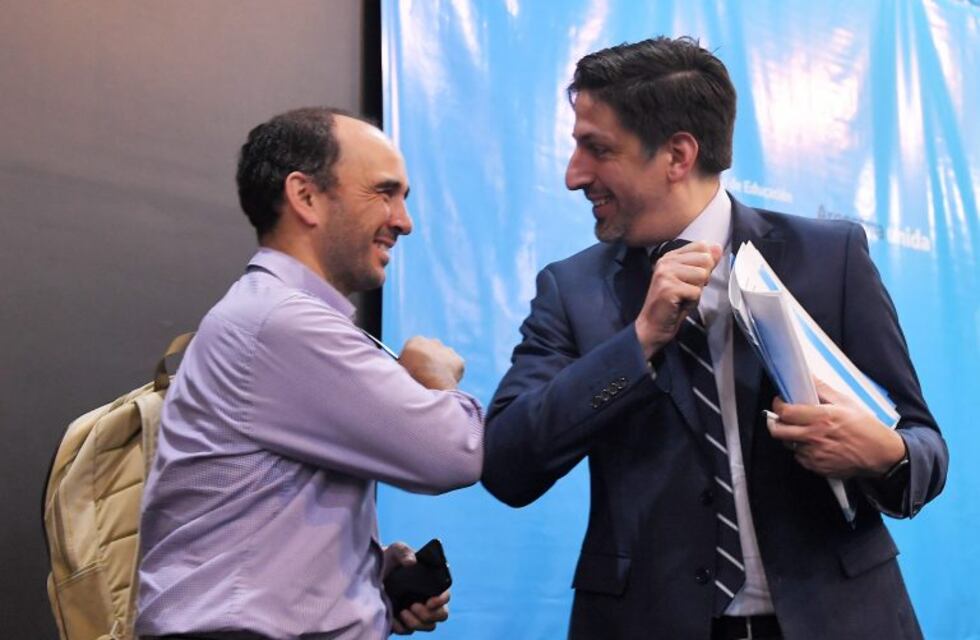El Gobierno evalúa suspender las clases por el riesgo a la expansión del coronavirus