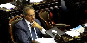 La Fiscalía de Estado no acompañó un pedido para impedirle a Scioli salir del país\u002E (Foto: REUTERS/Agustin Marcarian)