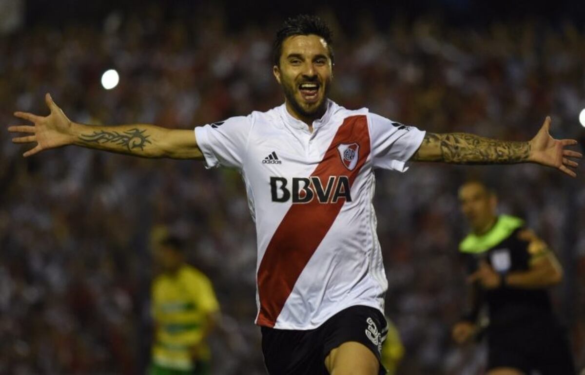 Con un Scocco intratable, River despachó a Defensa y está en cuartos\u002E