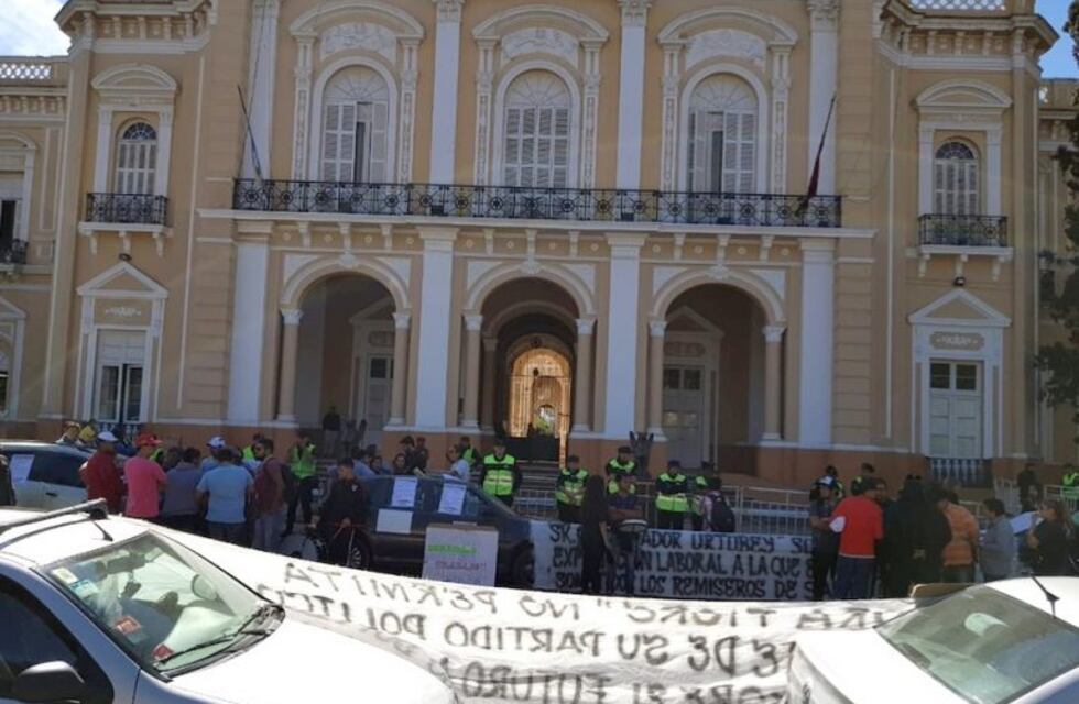 Tras el acuerdo con AMT, se levantó la protesta de remiseros