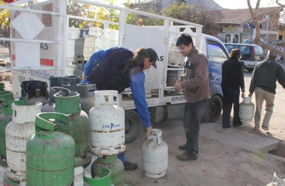 Luján declaró la emergencia climática y subsidia garrafas