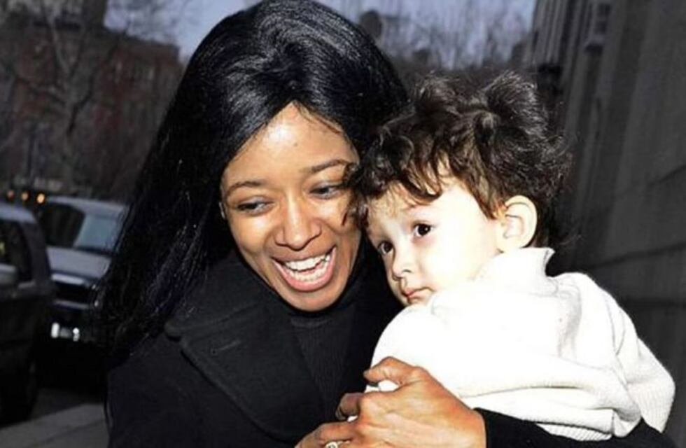 Una ex chica Playboy se lanzó de un piso 25 junto a su hijo de siete años