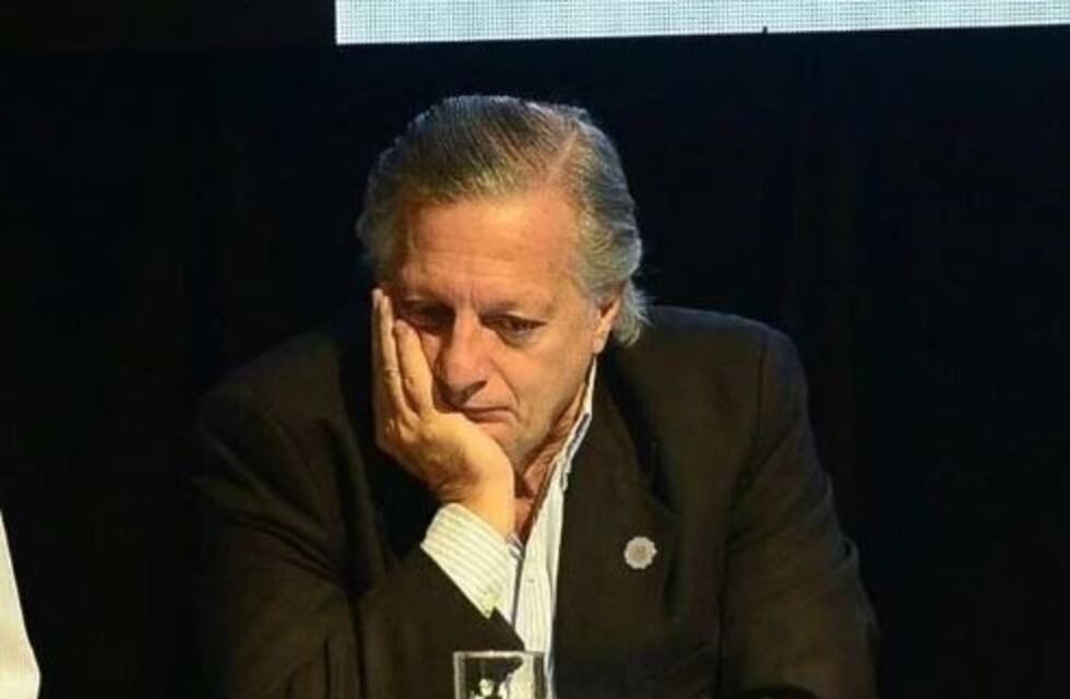 Aranguren fue a dar una charla pero terminó con complicaciones porque se cortó la luz