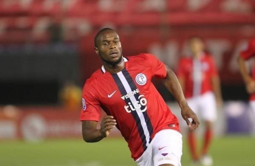 Llop se interesó en el delantero portugués Luis Leal