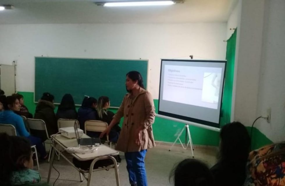 El IPET 132 Paravachasca participó del taller "Cuidados Integrales de la Mujer"