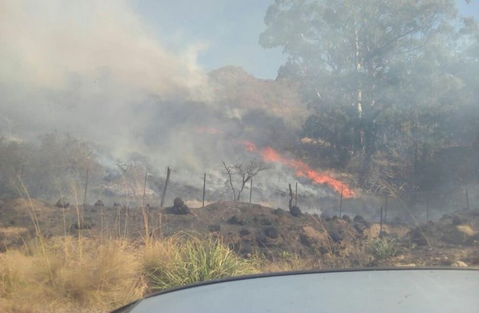La Granja: evacuaron una escuela por los incendios