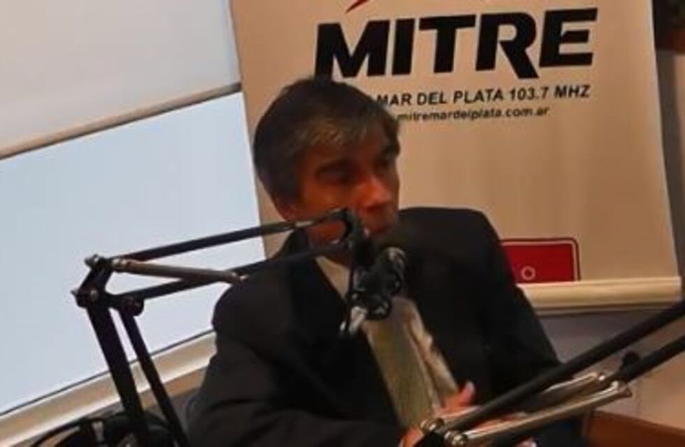 Policías escracharon a un juez por intervenir a favor de un delincuente en pleno operativo