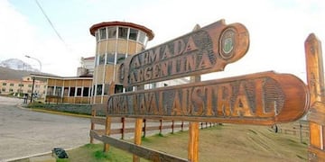 Ushuaia: se llevó a cabo una ceremonia por el 47 aniversario del Área Naval Austral