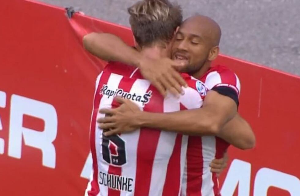 Estudiantes aplastó a Central por 3 a 0