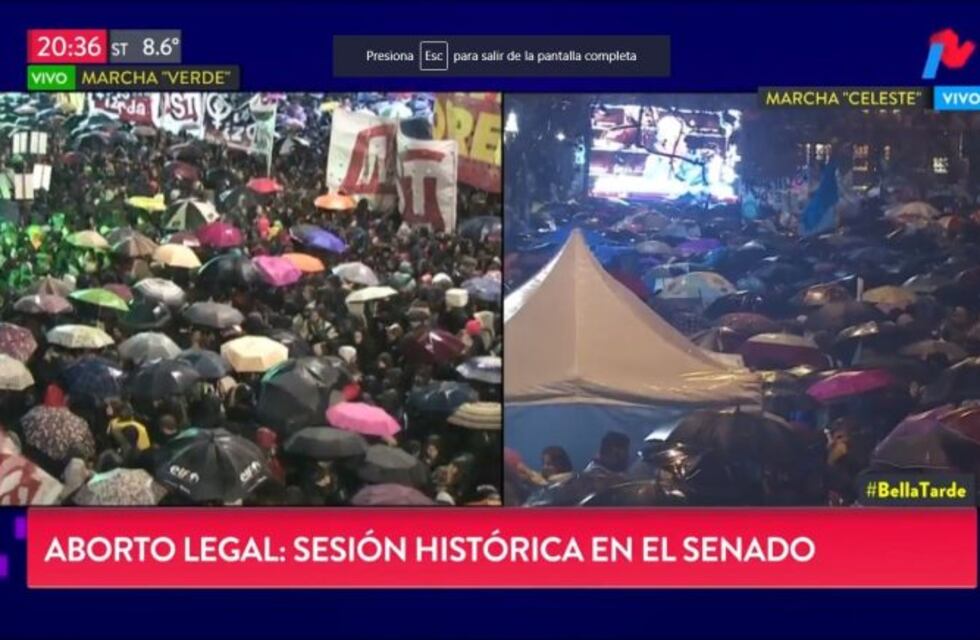 Miles de personas esperaron bajo la lluvia el resultado de la votación