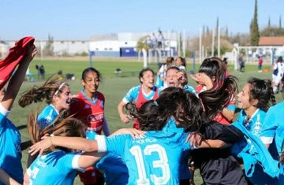 El festejo Pirata por ganar el clásico del fútbol femenino a Talleres