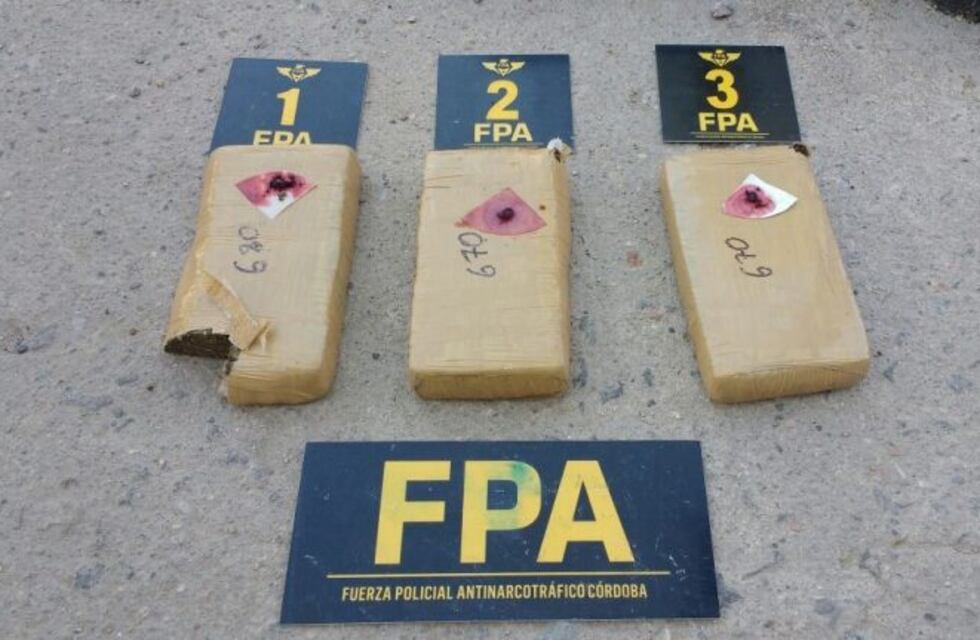 Carlos Paz: Fueron detenidos al bajar de un taxi con 3 panes de marihuana