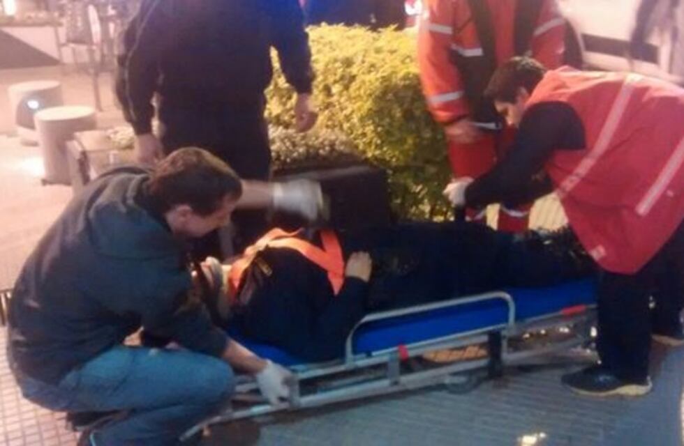 Hinchas de fútbol golpearon a una mujer policía hasta que perdió el conocimiento