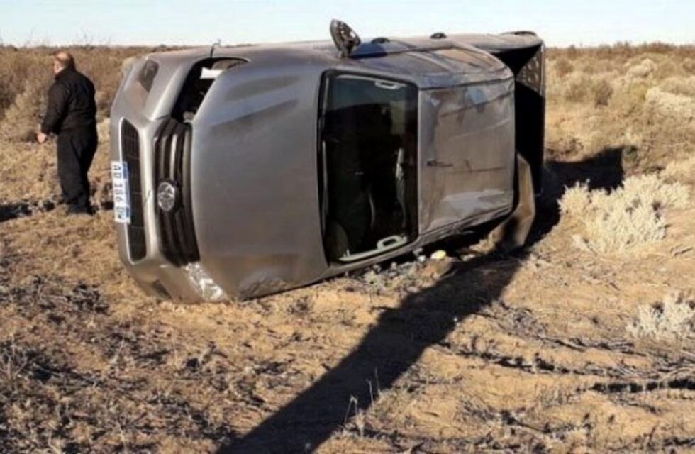 Choque y vuelco cerca de Catriel, de una camioneta con una familia pampeana