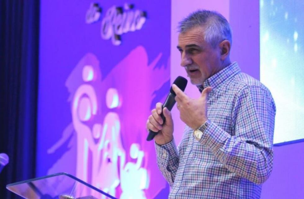 Un pastor apuntó contra la comunidad Gay fueguina y recibió el repudio de varios sectores