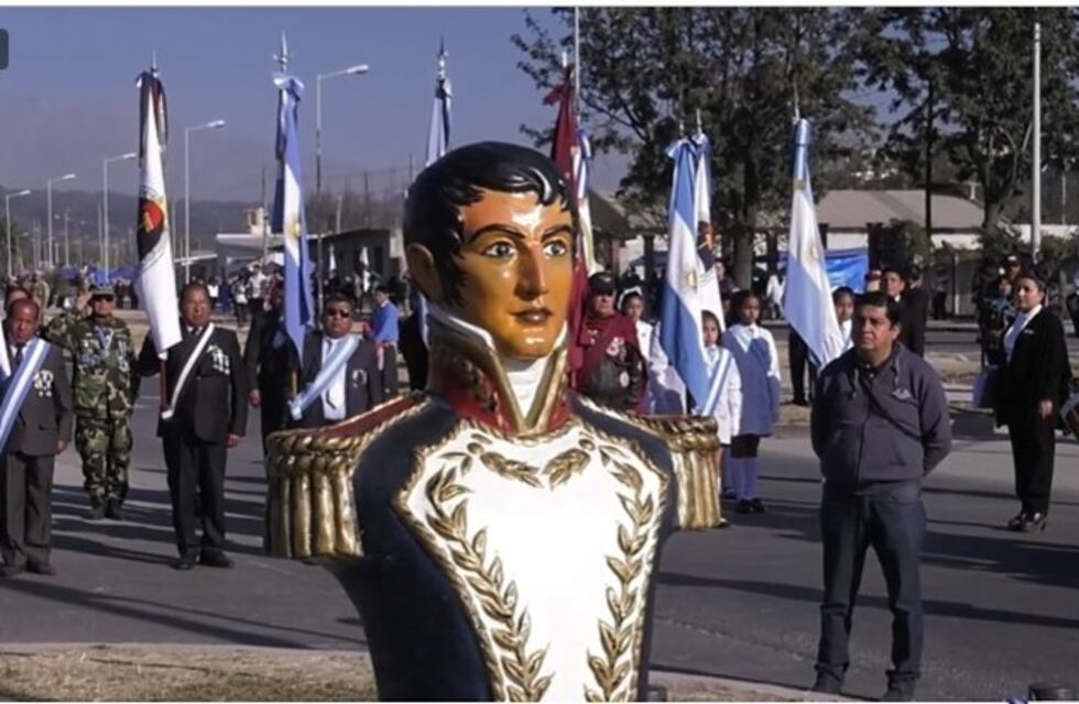 La ciudadanía rinde homenaje al Éxodo Jujeño con acto y desfile