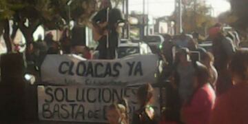 Vecinos en la protesta de Villa El Libertador