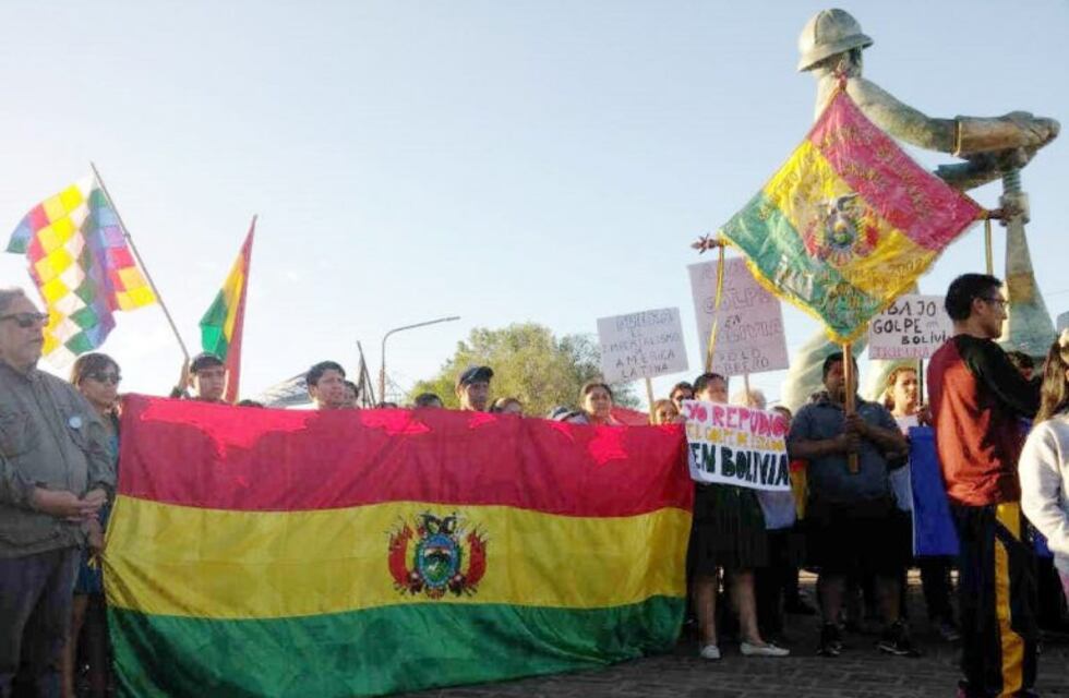La comunidad boliviana manifestó su apoyo a Evo Morales