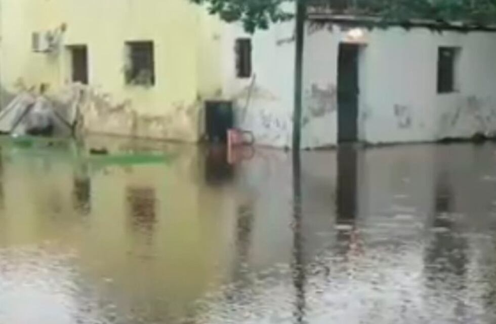 Por las inundaciones, protestan porque sigue sin clases el Ipea 213, de la zona rural de La Carlota