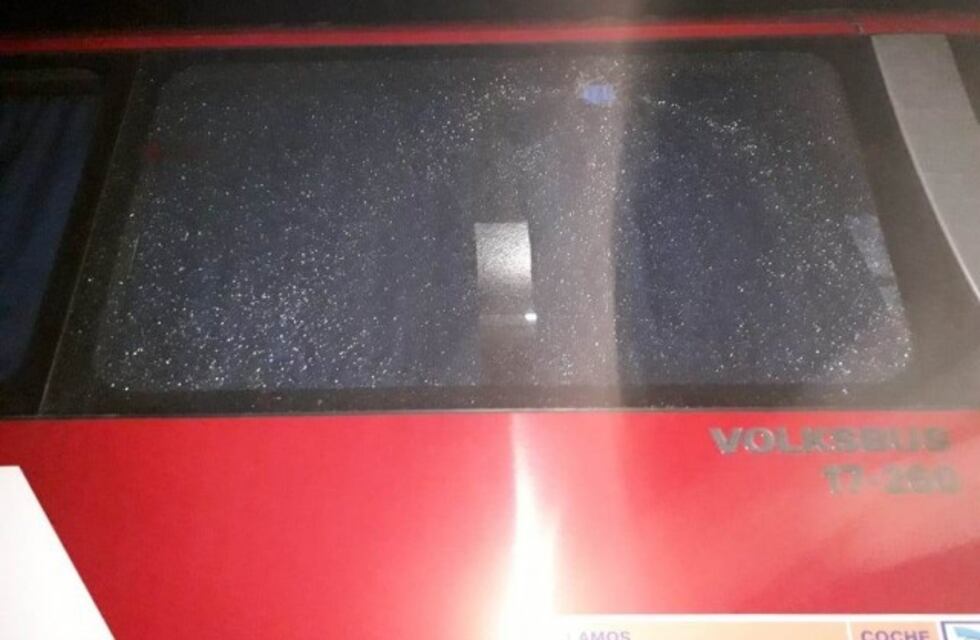 Tres hombres detenidos por apedrear un colectivo