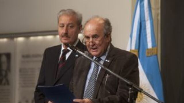 la carta es autentica mandada por el papa a la presidenta por el 25 de mayo rnrnBAS001. BUENOS AIRES (ARGENTINA), 23 Mayo (EFE).- Fotografu00eda cedida por la Presidencia de Argentina hoy, viernes 23 de mayo de 2014, del secretario general de la Presidencia,
