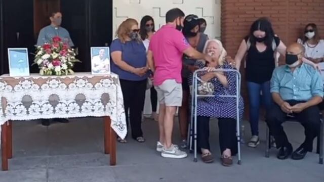 La mujer asistió al acto este lunes al mediodía junto con otros parientes\u002E (FB / La Boneo)
