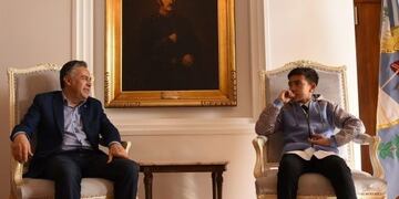 El Gobernador Alfredo Cornejo recibió en su despacho al alumno Atilio Hernández, quien es el ganador del Premio Rotary Club Posadas por Mejor Promedio de primarias del país\u002E