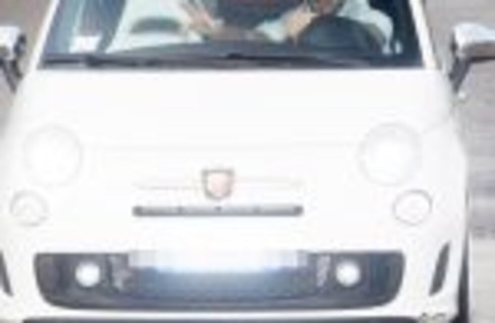 La prensa inglesa destaca que Romero llega al entrenamiento del Manchester en un Fiat 500