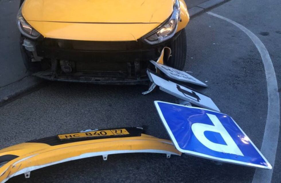 El vídeo del taxista que atropelló peatones en Rusia e intentó escapar a las trompadas