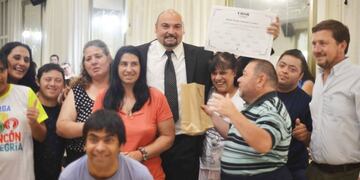 Entregaron reconocimientos a vecinos destacados (Vía Santa Rosa)