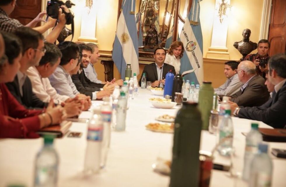 Valdés volvió a reunirse con intendentes locales