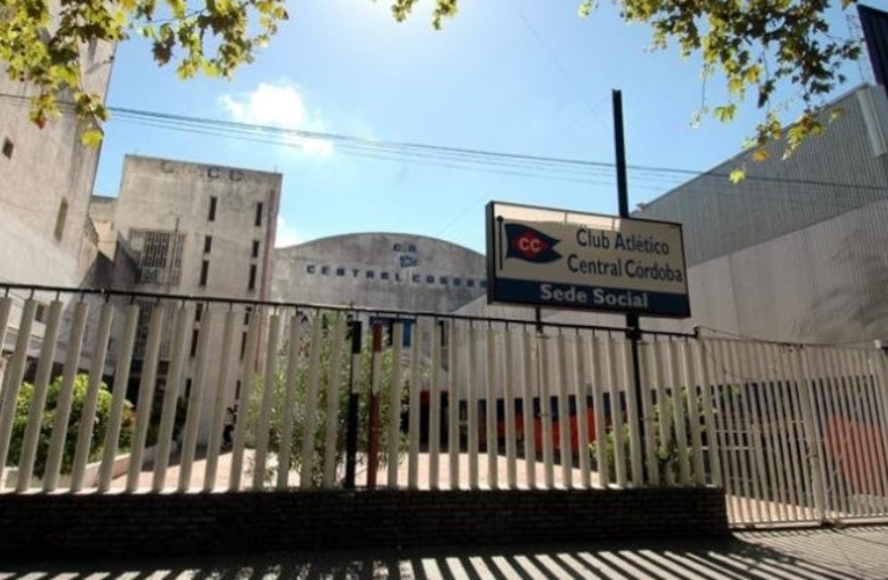 Trasladaron al HECA a un trabajador que cayó desde un techo en Central Córdoba