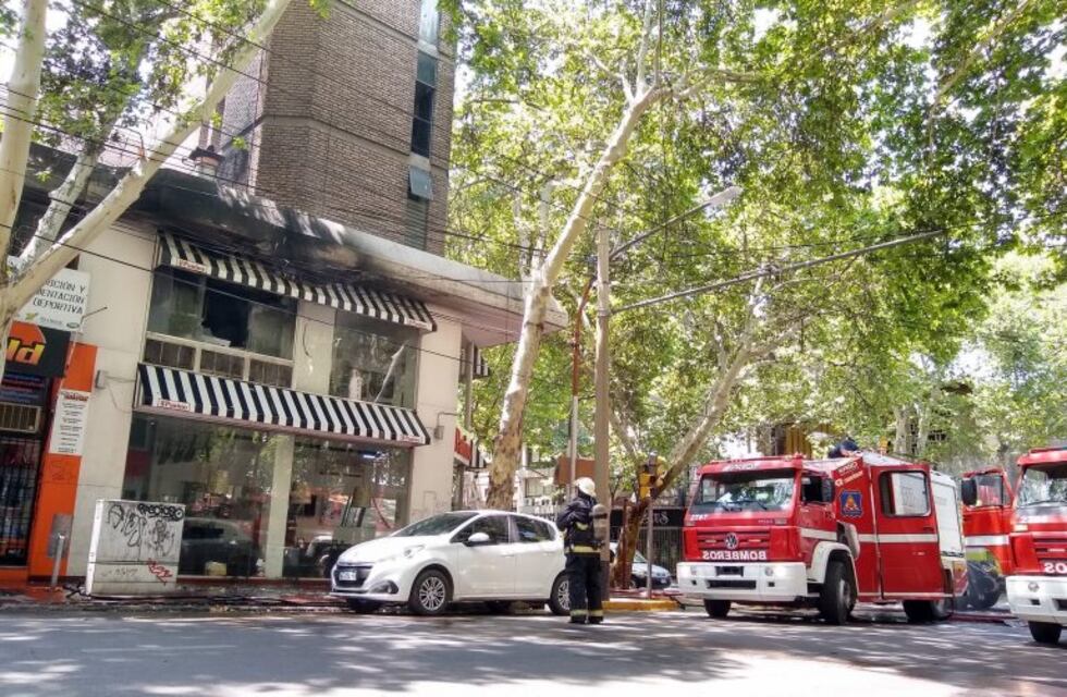 Se incendió un conocido local de comidas del centro mendocino