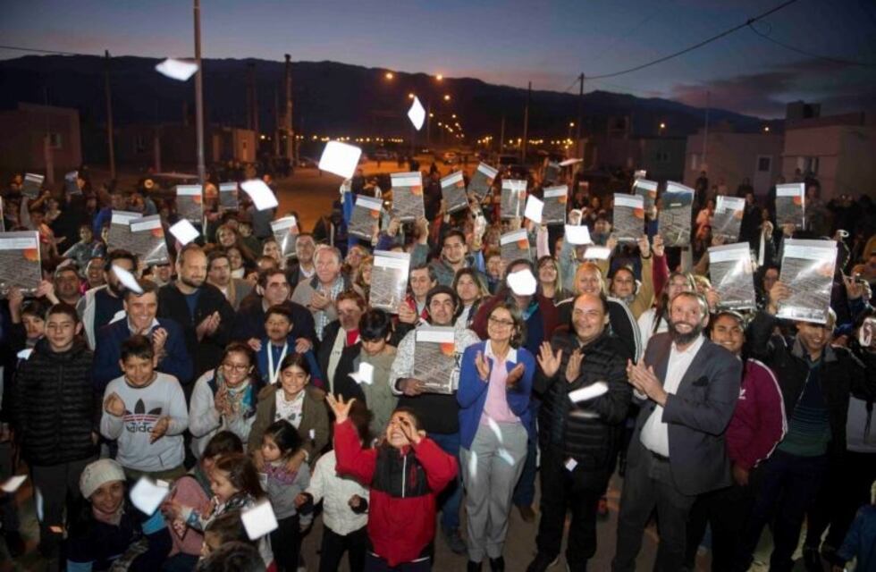 Gobierno provincial entregó 70 nuevas viviendas