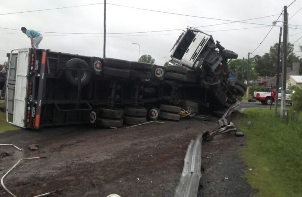 Volcó un camión mendocino en Chaján