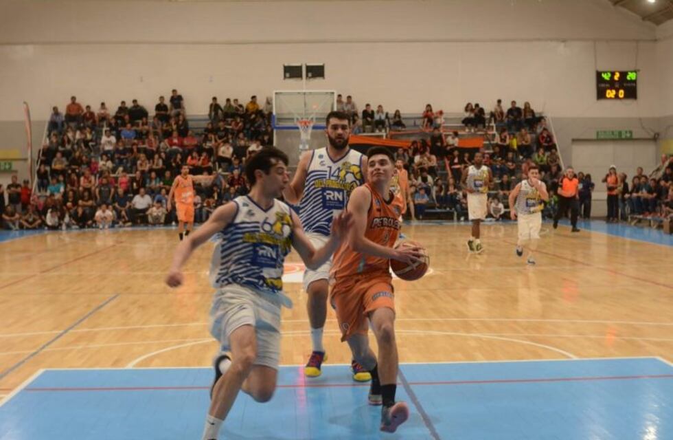 Manuel Olocco anotó 18 puntos para la victoria de Del Progreso