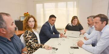 Ministros se reunieron con funcionarios municipales de Caleta Olivia por financiamiento