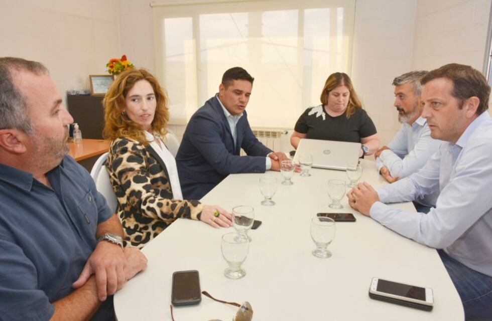 Ministros se reunieron con funcionarios municipales de Caleta Olivia por financiamiento