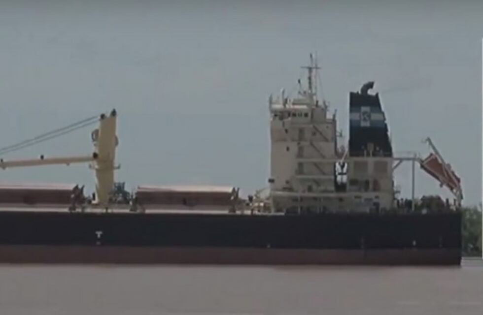 Frente a la costa central, un buque cerealero tuvo un desperfecto y quedó varado