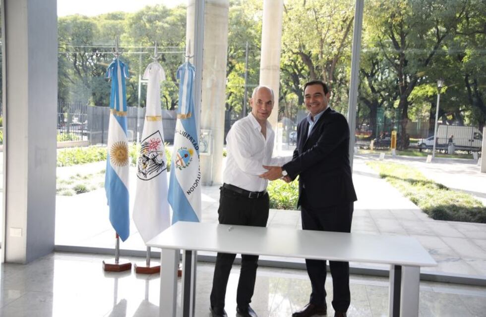 Valdés firmó el convenio de modernización de Corrientes