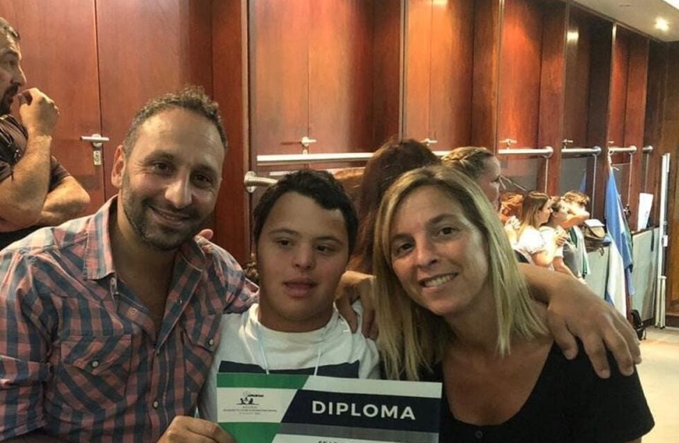 La historia de Valentín, un joven con síndrome de Down que se egresó de la secundaria