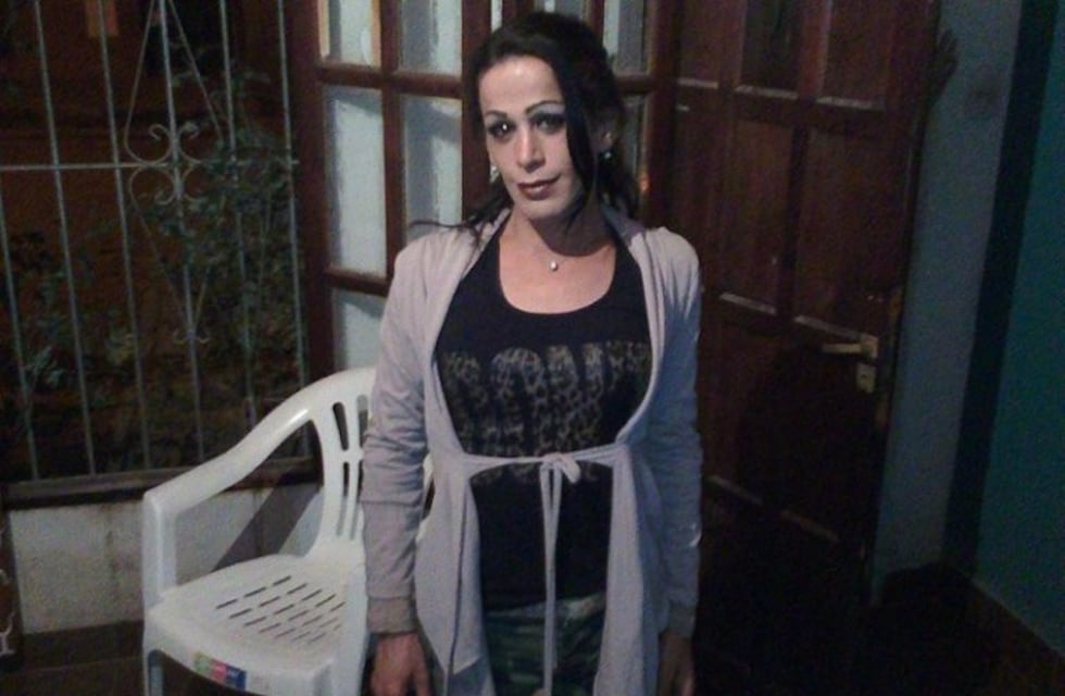 La joven trans que fue atacada se debate entre la vida y la muerte