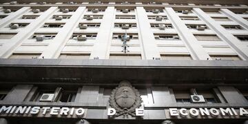 Fachada del Ministerio de Economía (Foto: EFE/DAVID FERNÁNDEZ)