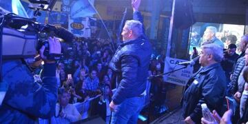 Imagen archivo\u002E Arcioni tras ganar las elecciones pasadas a gobernador de Chubut\u002E